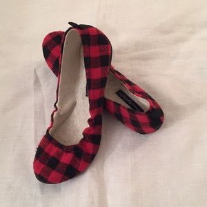 American Eagle buffalo check flats size 6